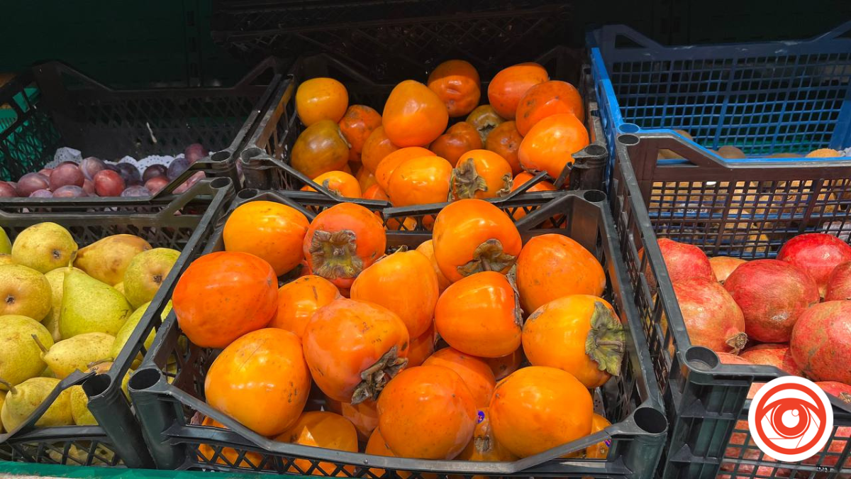 Стартував сезон хурми: яка ціна на ягоду в Калуші?