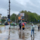 Дощ, парасольки та калабані — дощовий Калуш у квітні | ВІДЕО