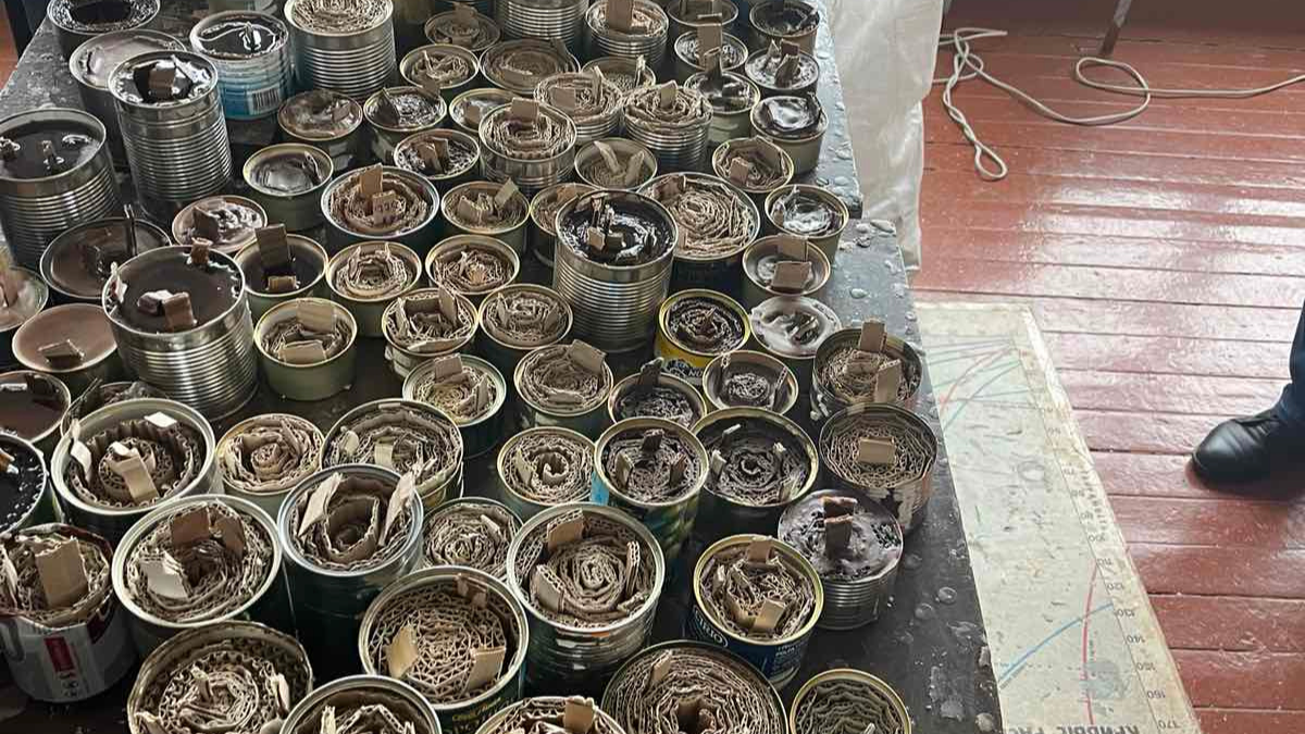 За тиждень педагоги Калуського ліцею №3 зробили понад тисячу окопних свічок