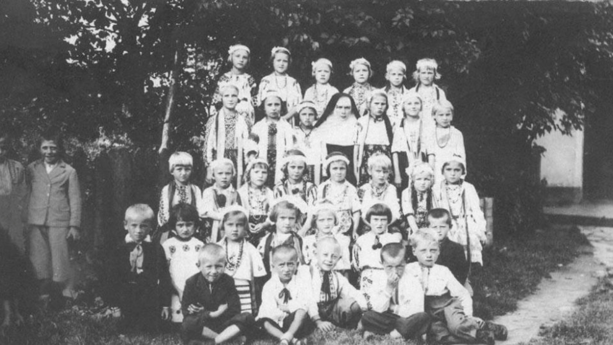Так було до війни: одяг українських школярів на початку XX-го століття | ФОТО