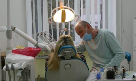 Калуські стоматологи застосовують окуляри для скринінгу раку