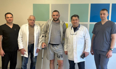Провели десять операцій: франківські лікарі врятували ногу бійця від ампутації