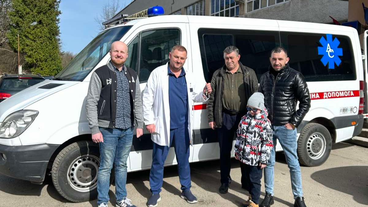Благодійники передали Калуській ЦРЛ автомобіль "швидкої допомоги"
