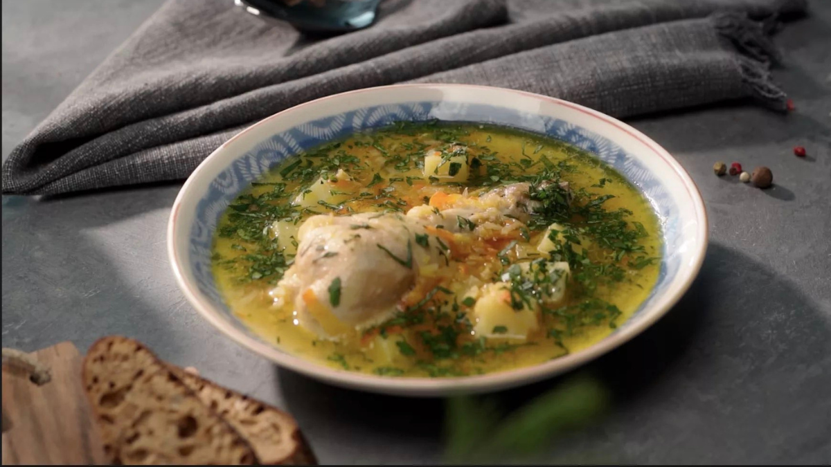 Чим особливий гороховий суп та як його швидко приготувати вдома?