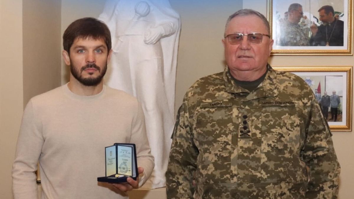 Калушанин отримав почесний нагрудний знак "За сприяння війську"