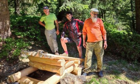 В Осмолоді волонтери відкопали джерело біля туристичного притулку