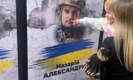 Дружина молодого воїна з Прикарпаття просить підписати петицію, щоб присвоїти йому звання Героя України