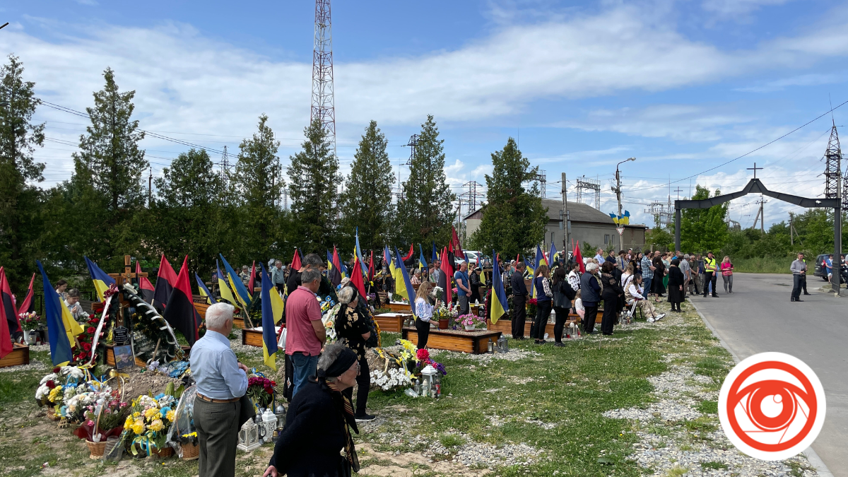 На калуському кладовищі провели церемонія вшанування полеглих захисників