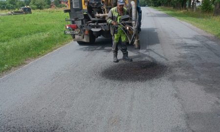 Біля Калуша почали ремонтувати дорогу в напрямку Бурштина