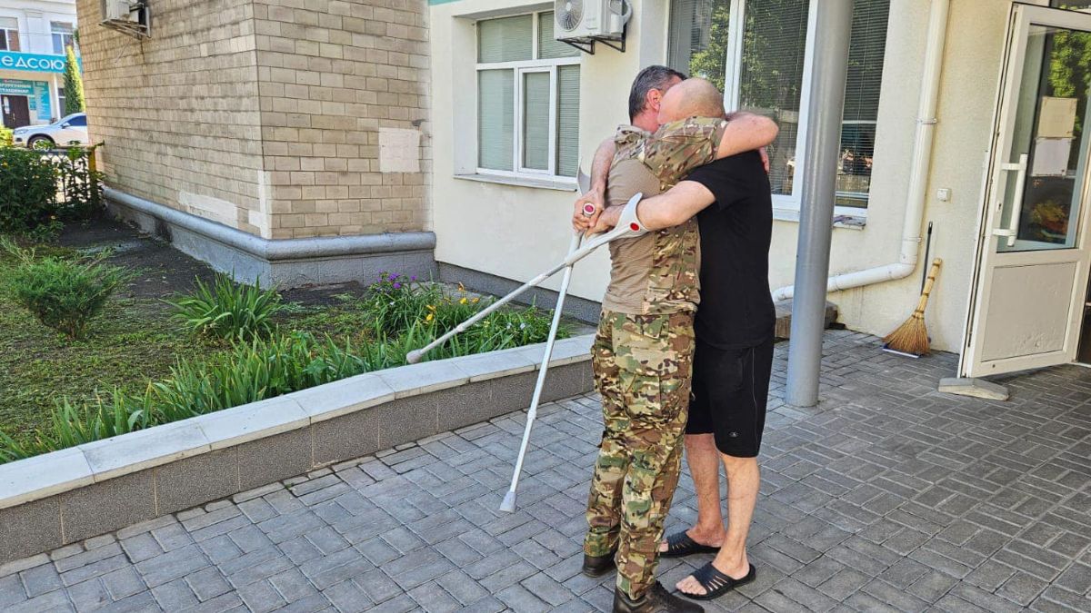 Додому повернувся воїн із Калущини, який майже рік був у полоні | ФОТО