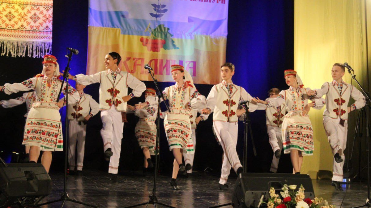 Калуські творчі колективи зібрали на фестивалі у Сербії майже 10 тисяч динарів для допомоги ЗСУ