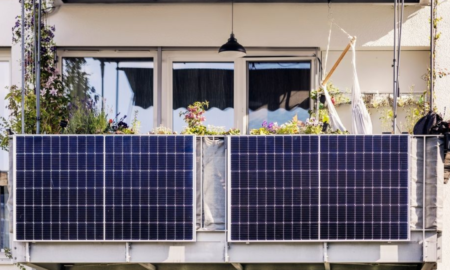 Сонячні панелі на балконах — як облаштувати енергонезалежну квартиру під час блекаутів?