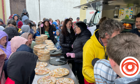 У селі на Калущині іноземні волонтери планують спекти та роздати 300 піц