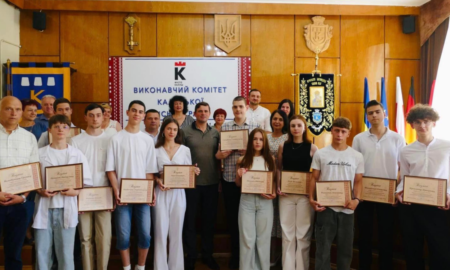 У Калуській міській раді вручили грошові премії найуспішнішим випускникам громади