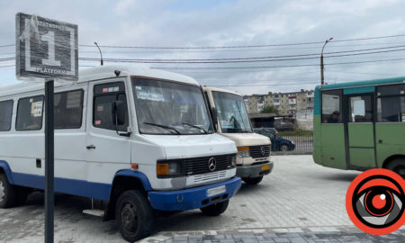 Сільські автобуси не зупиняються на деяких зупинках Калуша, а водії вимагають доплату