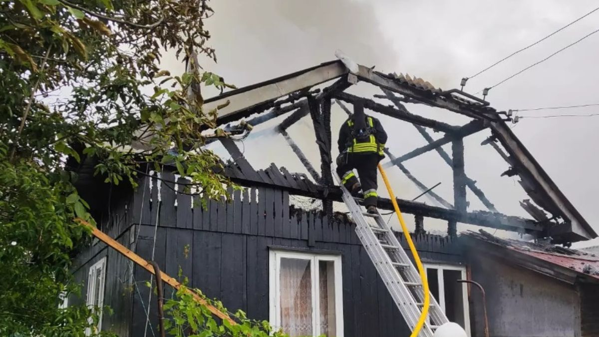 На Калущині вранці згорів житловий будинок