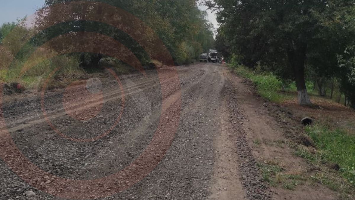 Між Войниловом та Томашівцями з дороги зрізають залишки асфальту