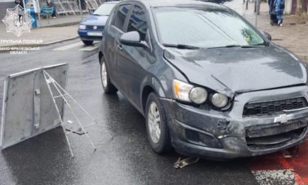 У ДТП постраждало одразу 6 автомобілів. Більшість із них навіть не їхали