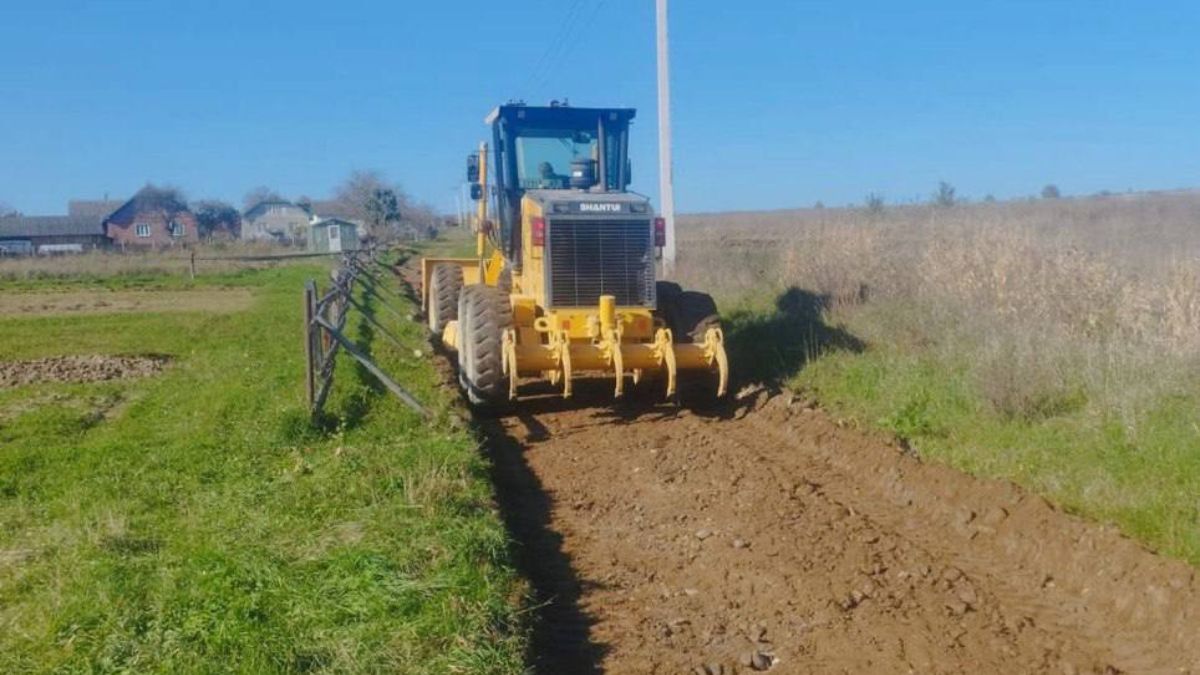 У Кадобній коштом сільськогосподарських підприємств ремонтують дороги