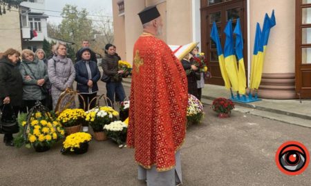 Калуська громада прощається з воїном-медиком Дмитром Рагузовим