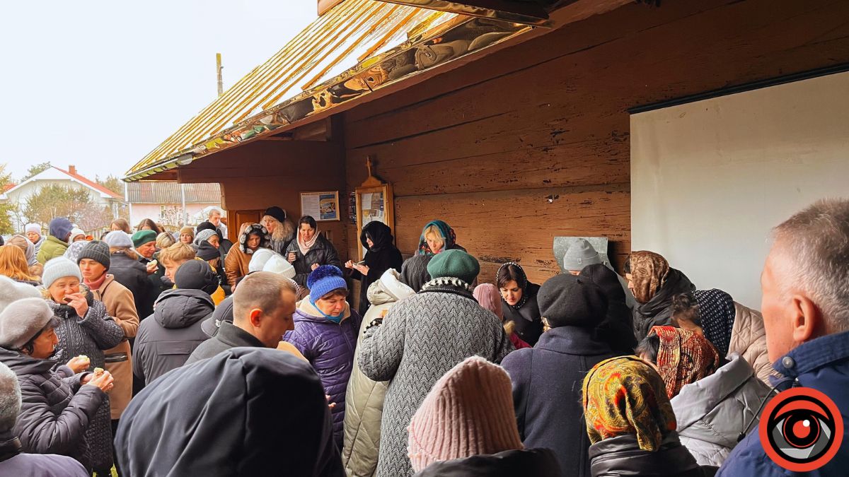 Церкви святого Миколи у Хотіні