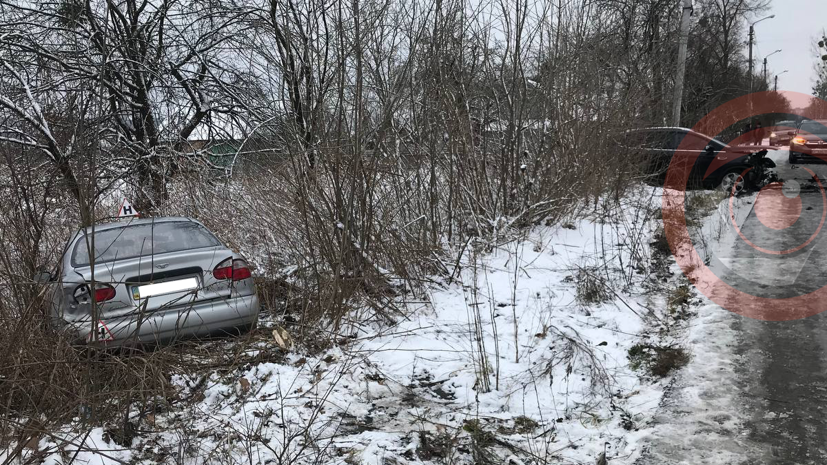 Калуський депутат пропонує повпливати на навчальні автівки, які їздять по вулиці Глібова