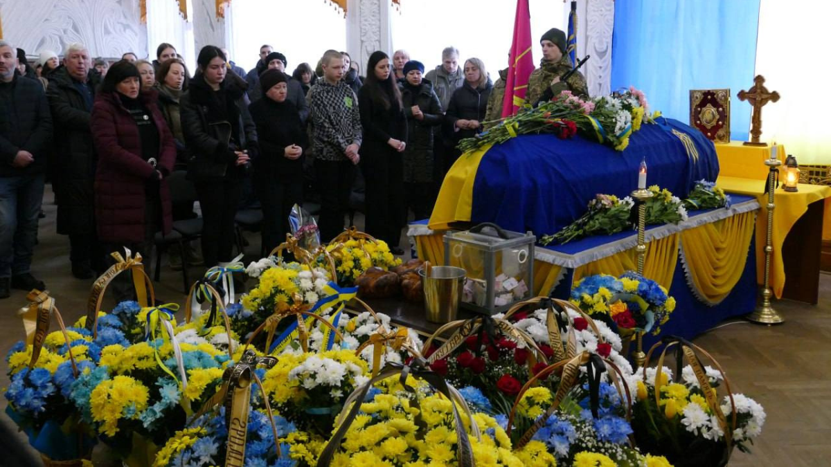 Калуська громада попрощалася з захисником Андрієм Овчаром | ФОТО