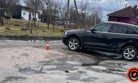 На повороті до лікарні у Підгірках не розминулися дві автівки | ФОТОФАКТ