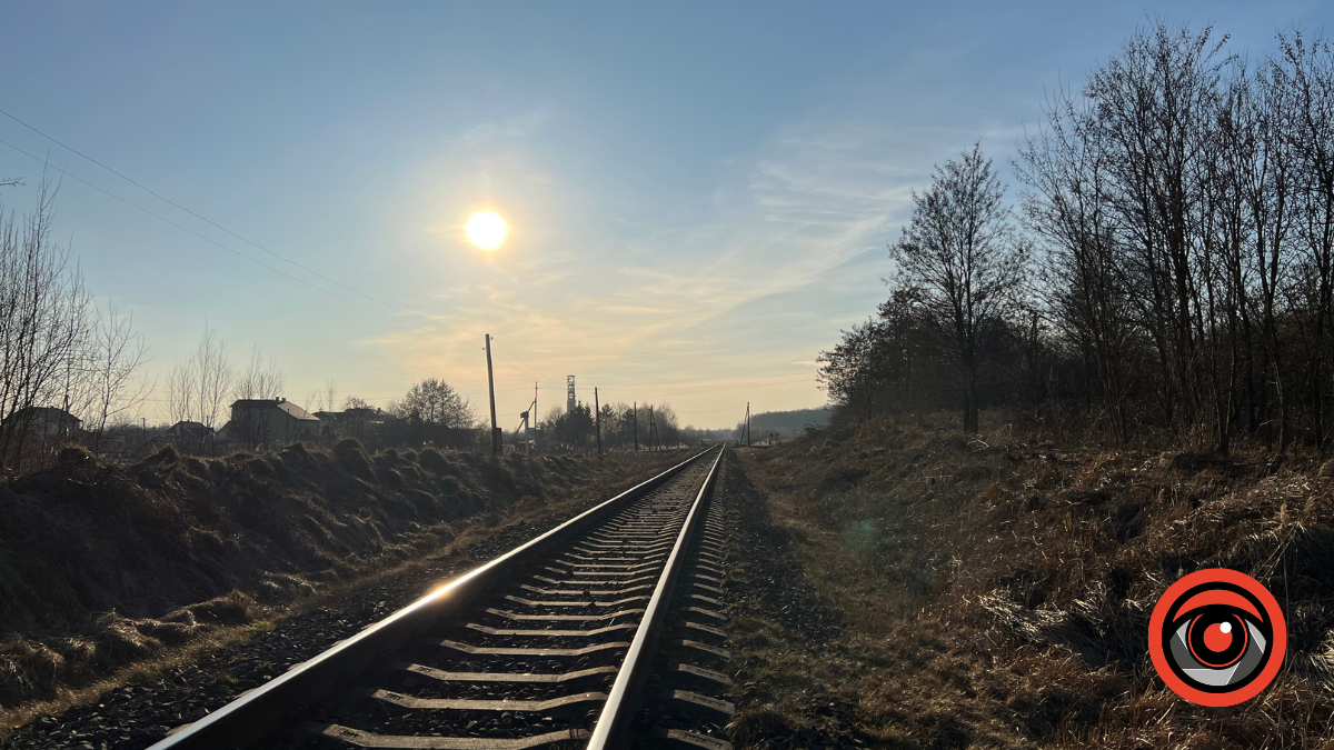 залізничники продовжили маршрут популярного поїзда