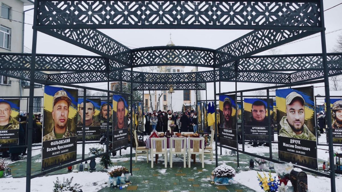 Голинь