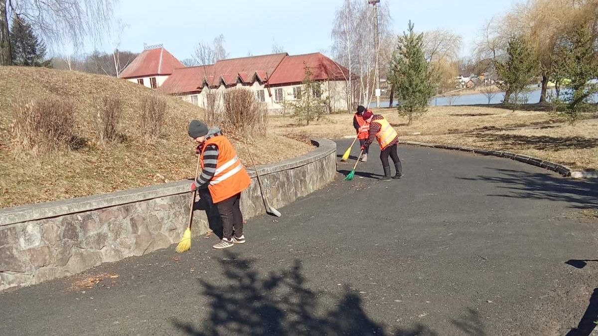 Щоб причепурити місто до Великодня, у Долині розпланували толоки