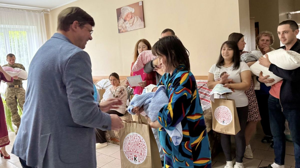 Пологовий будинок вишиванки (1)