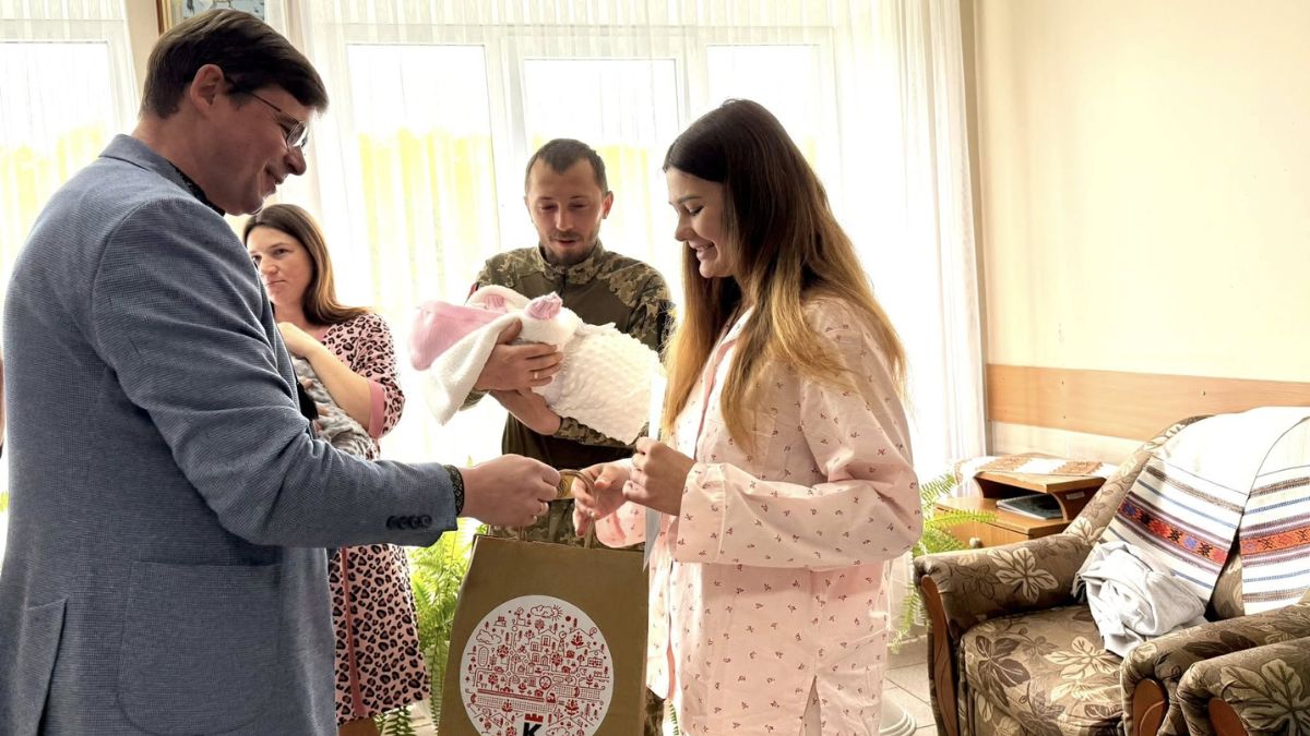 Пологовий будинок вишиванки (1)