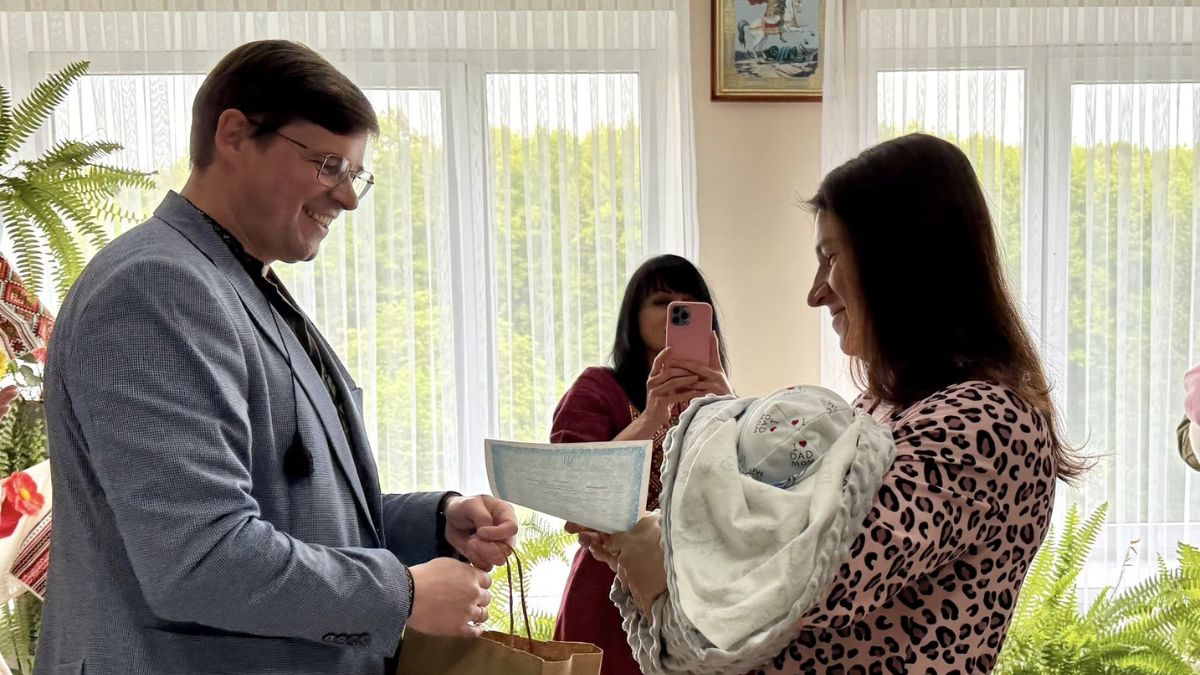 Пологовий будинок вишиванки (1)