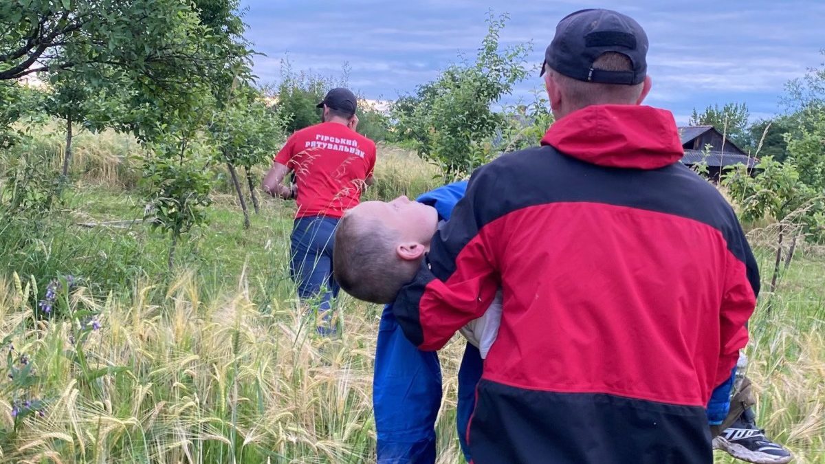 Хлопчик Рятувальники