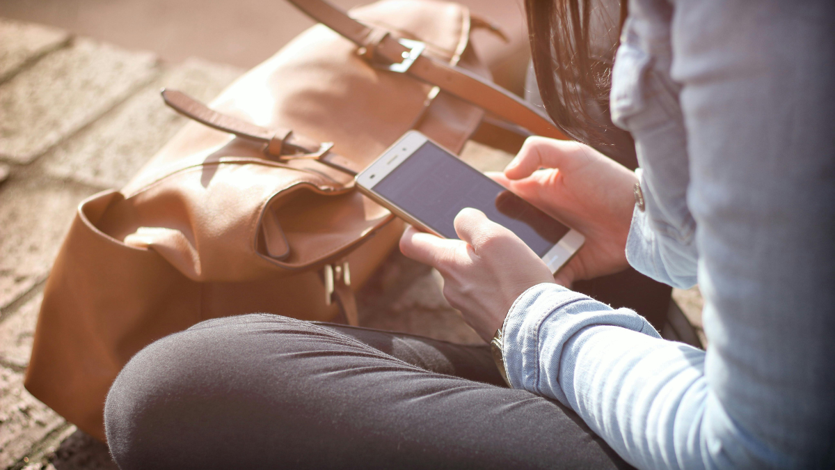 25-річна калушанка може потрапити до в'язниці через аксесуари до телефону