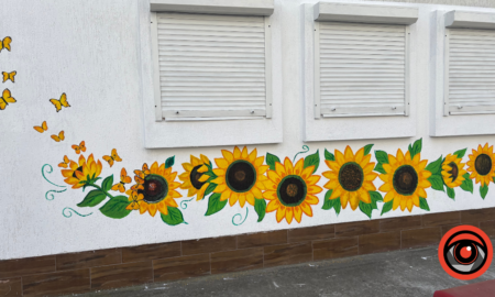 У Калуші фасад центральної бібліотеки розмалювали соняхами та метеликами
