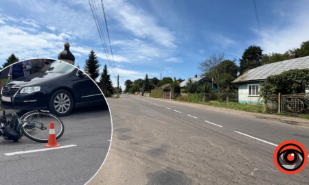У Калуші автівка наїхала на велосипедиста | ФОТОФАКТ