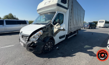 На пійлівському кільці — аварія: не роз'їхалися дві автівки | ФОТО+ВІДЕО