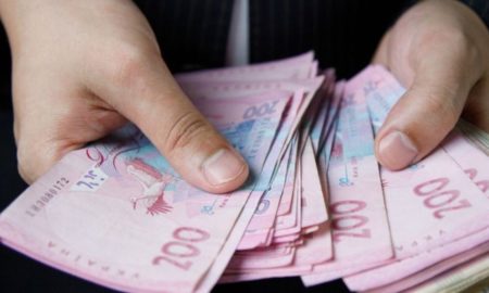 В Україні починають виплачувати "зимову тисячу" і на дітей