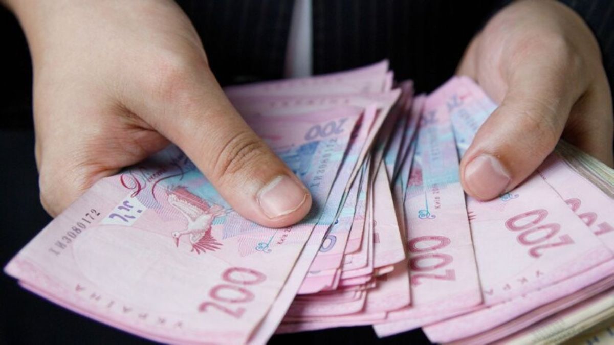 В Україні починають виплачувати "зимову тисячу" і на дітей