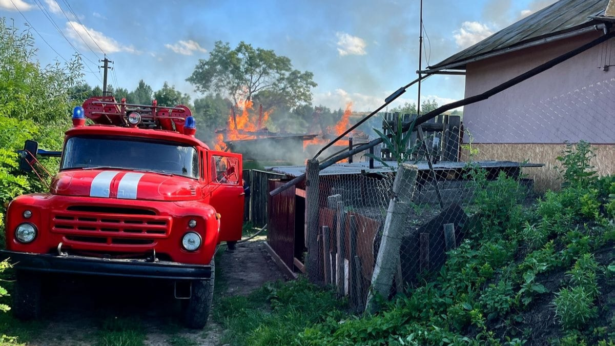 На Прикарпатті чоловік підпалив хату рідній сестрі