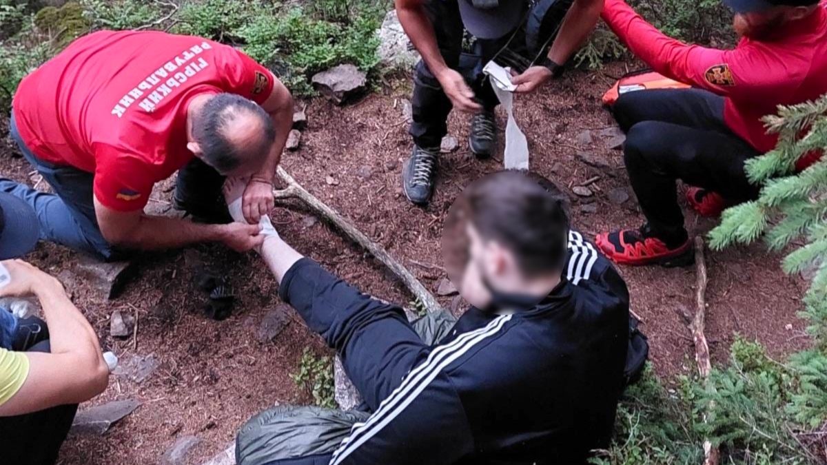 Рятувальники