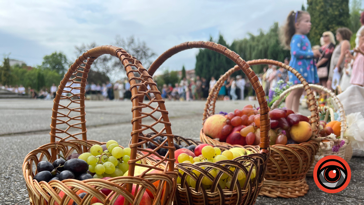 Як у Калуші та селах сьогодні освячували кошики з плодами | ФОТОРЕПОРТАЖ