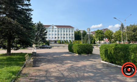 У Долині громада не почула сесію, а після перерви депутати ще й не повернулись