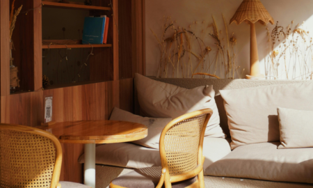 У Долині люди скаржаться на рекламну вивіску, яка світить їм у вікна