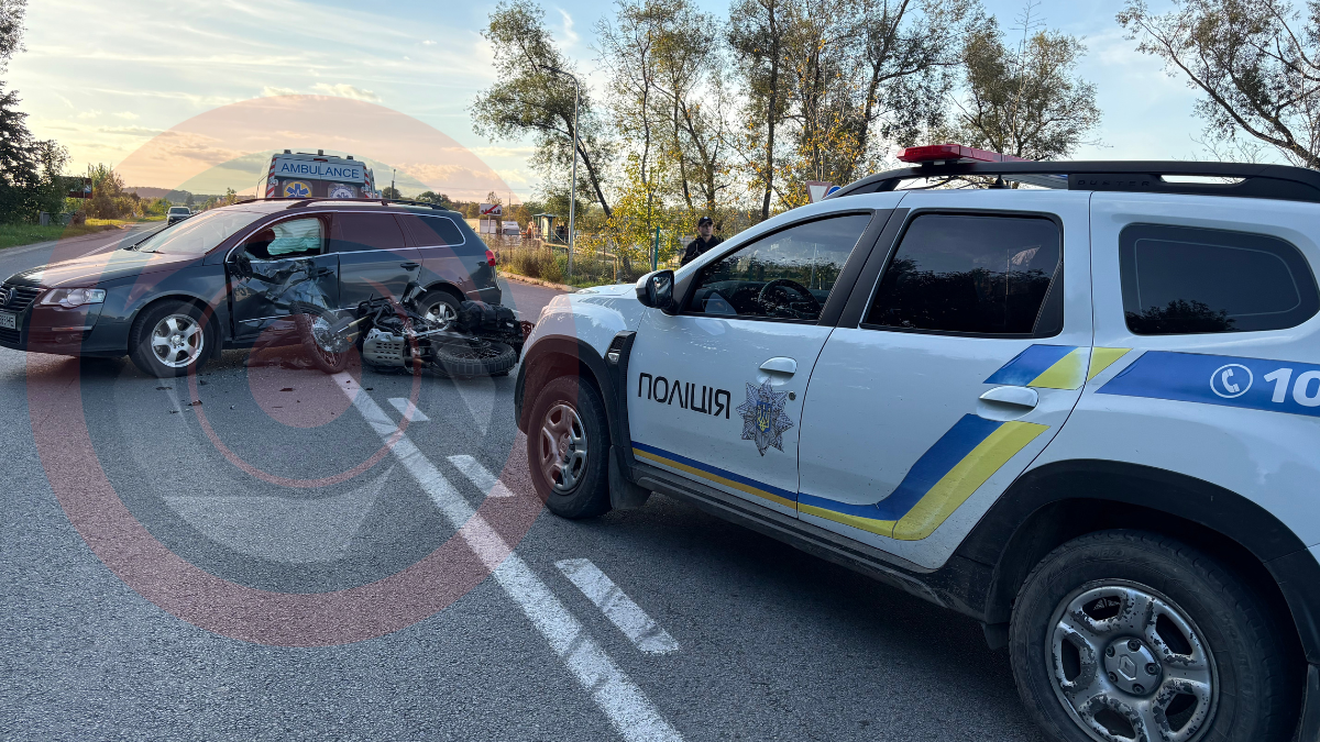 Водії були тверезі, мотоцикліст — у лікарні: подробиці аварії у Калуші