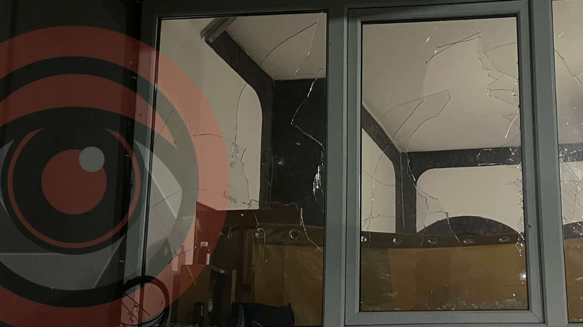 У Калуші вибили вікна у приміщенні, де перебували військовозобов'язані