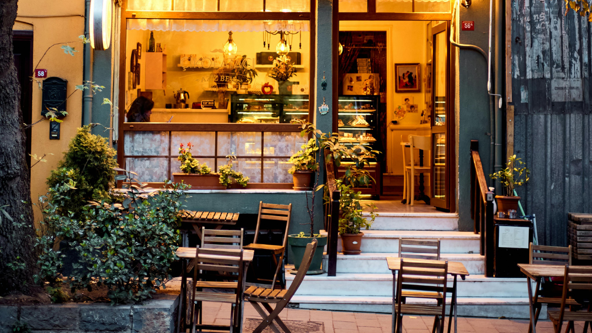 Підприємці, які мають ліцензії на алкоголь і тютюн, з жовтня працюватимуть за новини умовами