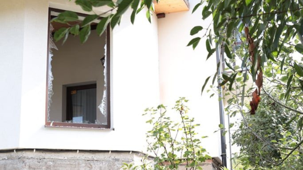 Калушанам, домівки яких постраждали від обстрілів, допоможуть замінити вікна